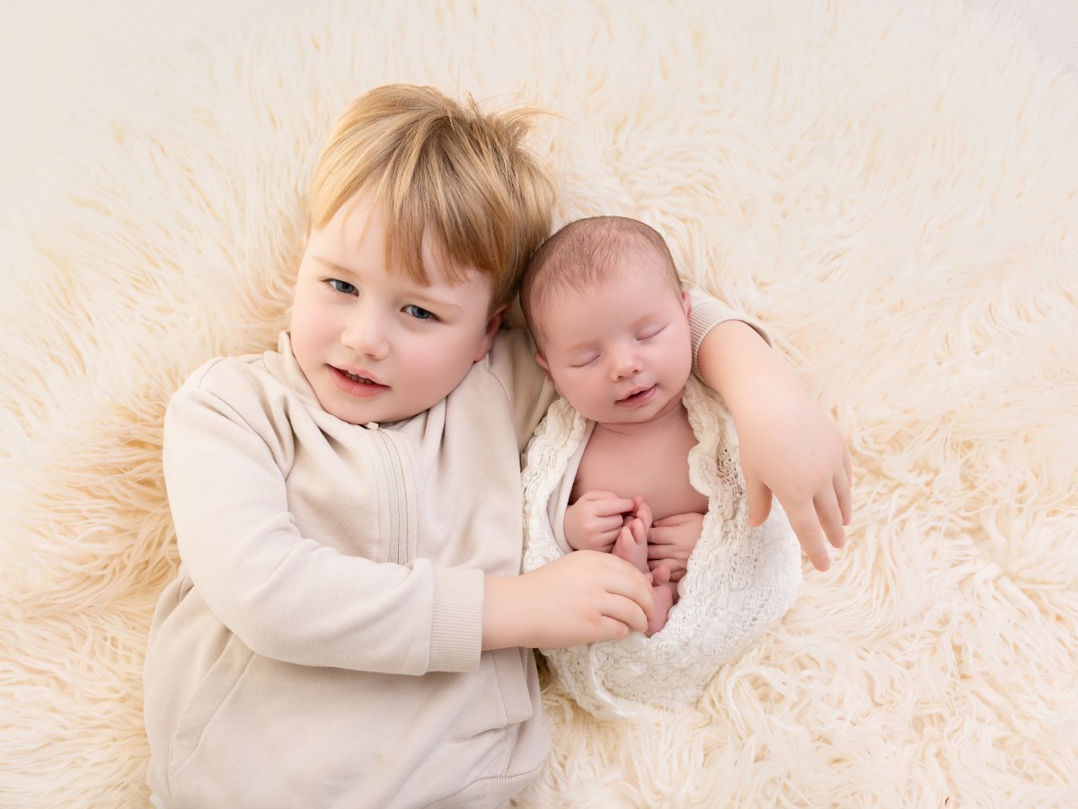 How to Include Toddlers in Your Newborn Photoshoots: Tips for a Smooth&nbsp;Experience